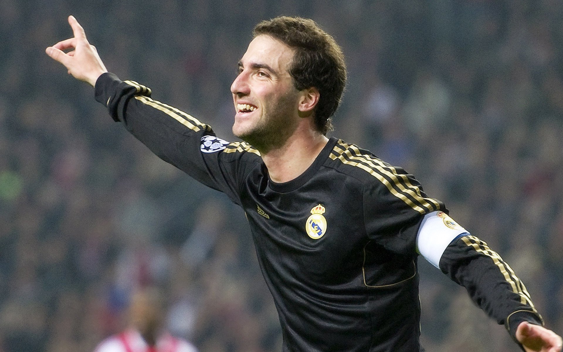 《电竞志愿者:幕后英雄的故事》,电竞人物志theshy